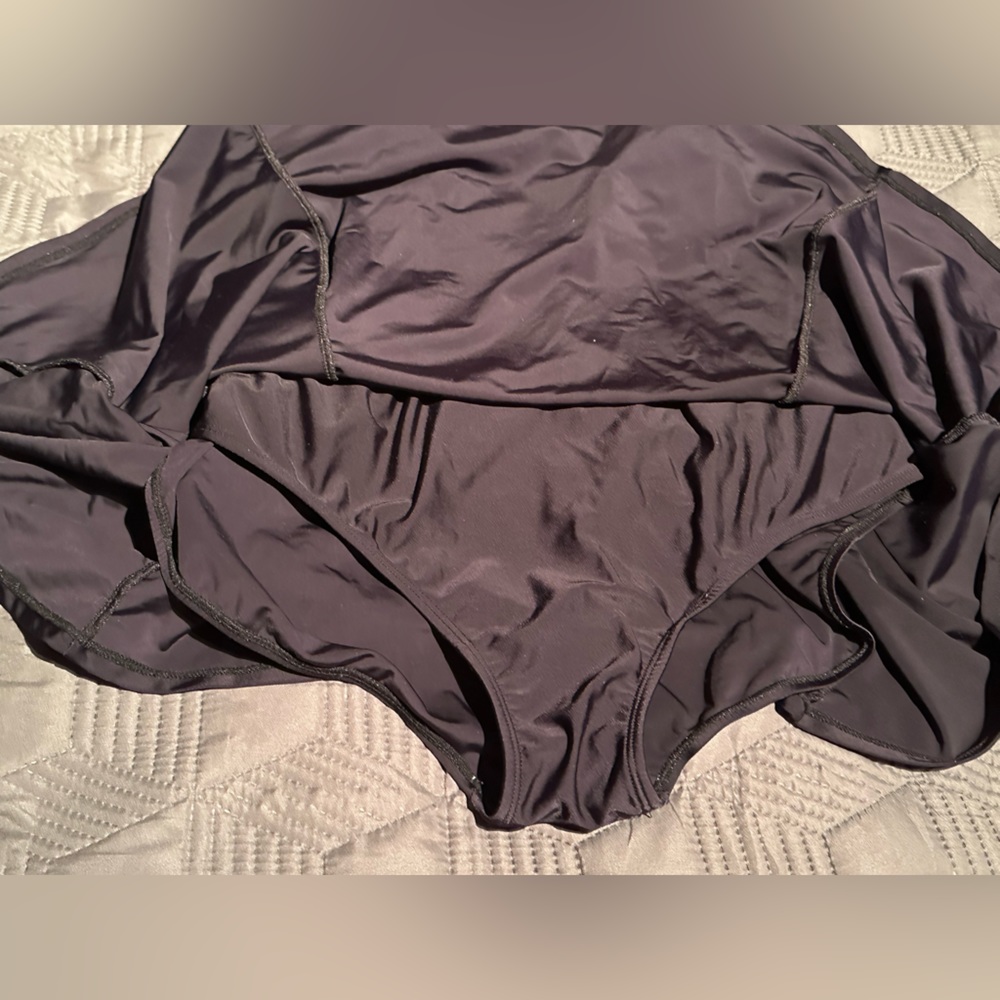 Heat Swimsuit - Picture 3 of 3